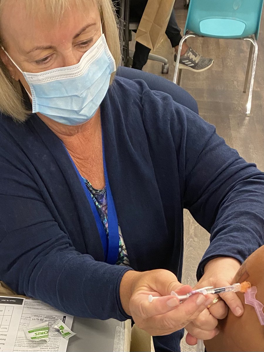 DrAnnCollins's tweet image. As of mid-July: over 19 million people in 🇨🇦 have been fully vaccinated or ~51% of the population over 12 y.o. #COVID19Canada 

We are doing well, but there is still work to be done as cases caused by #VariantsOfConcern are rising globally. Masks up, sleeves up! 😷💉