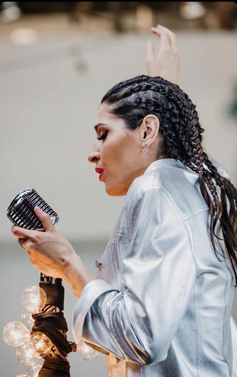HaAshOnline's tweet photo. . Ashley en la grabación del video oficial #VencerElPasado [ 📸 : Paulandoates] @haashoficial https://t.co/QD4hDEIBxa