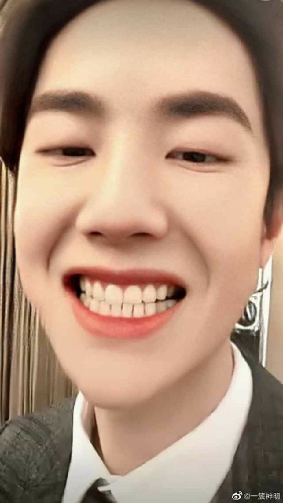 เเฟนใครไม่รู๊ ยิ่งดูยิ่งน่าร๊าก~ tweet media