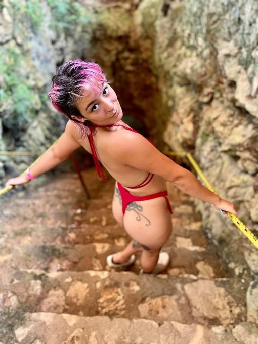 My birthday is tomorrow   Spoil me!!   Anyone who retweets gets a kiss https://t.co/J6bryWtX0y<a href="/tag/newprofilepic"class="tags"><span>#newprofilepic</span></a>