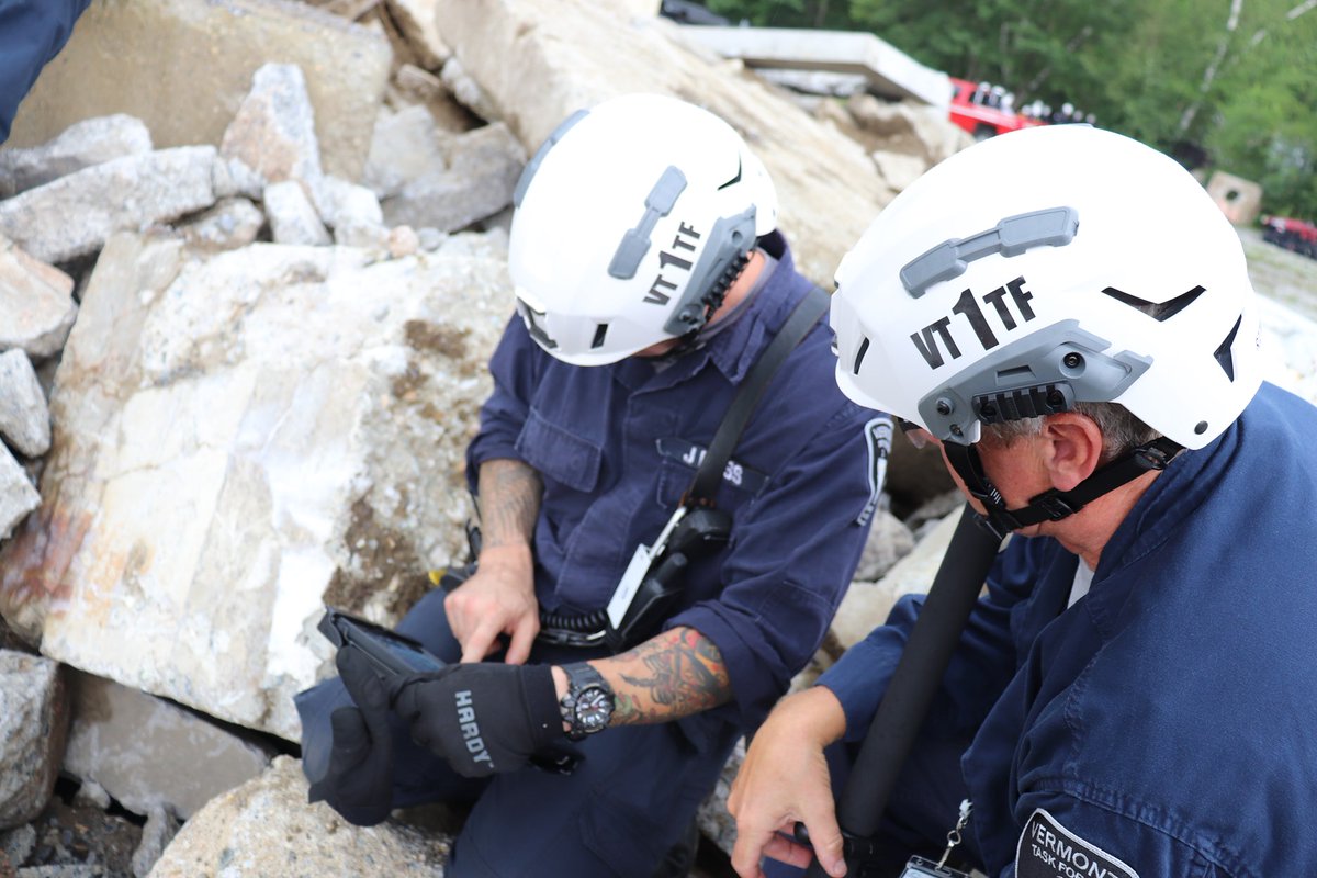 FirstLook360's tweet photo. Some great shots of the @VTUSARTF1 using their #FL360 search camera system. #VTTF1 USAR Task Force is currently deployed in State for their annual MOBEX training exercise.
#USAR #training #FirstLook360 #searchandrescuecamera #searchcamera #vermont #urbansearchandrescue #rescue https://t.co/Om1JbqxdLG