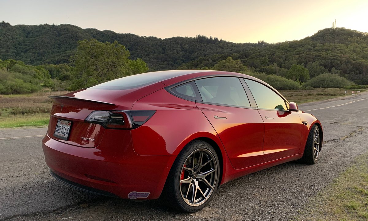 aftermarket_ev's tweet photo. 🔴Titanium Thursdays🔴
The #FC04 in Titanium on this 🔥 Performance Model 3
https://t.co/dUNTCBAMdU https://t.co/3a3Um3uuf4