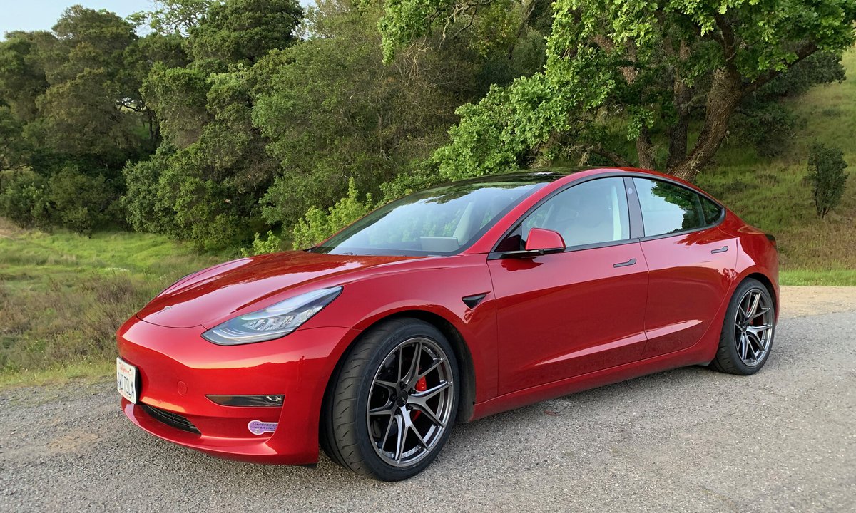 aftermarket_ev's tweet photo. 🔴Titanium Thursdays🔴
The #FC04 in Titanium on this 🔥 Performance Model 3
https://t.co/dUNTCBAMdU https://t.co/3a3Um3uuf4
