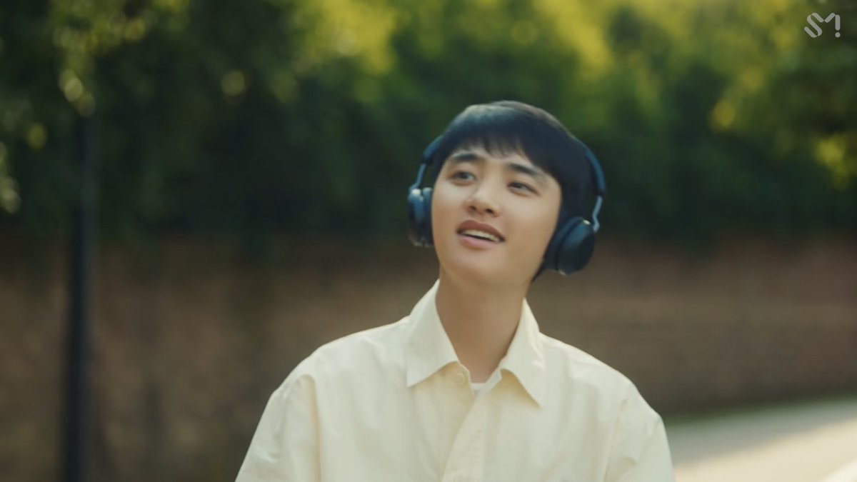 hourlykyungsoo's tweet photo. Can't wait for the full MV, it sounds and looks so pretty and fun already 🤩

Drop the hashtags if you agree ✨

D.O. 디오 'Rose' MV Teaser
🌹https://t.co/VsE1uHuWYo
🎧 2021.07.26. 6PM KST

#ROSETeaser_ByDO
#디오솔로_로즈_뮤비티저 https://t.co/Hr2ZWcwwti