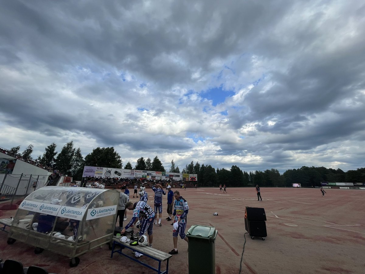 #pesis #vallikenttä 
<a href="/vimpelinveto/">Vimpelin Veto</a>