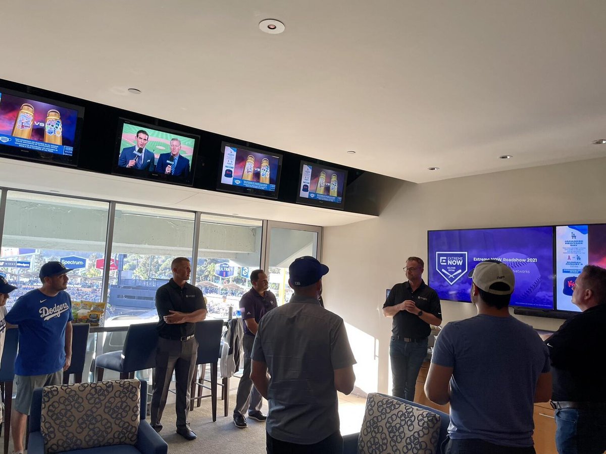 ExtremeNetworks's tweet photo. Last night, our team had a blast discussing #cloud-managed networking and how companies can thrive in our highly distributed world. https://t.co/QDh3vr8gsP #ExtremeNOW #EveryDayIsGameDay @Brewers @Dodgers @AmFamField https://t.co/qrsby6beVO