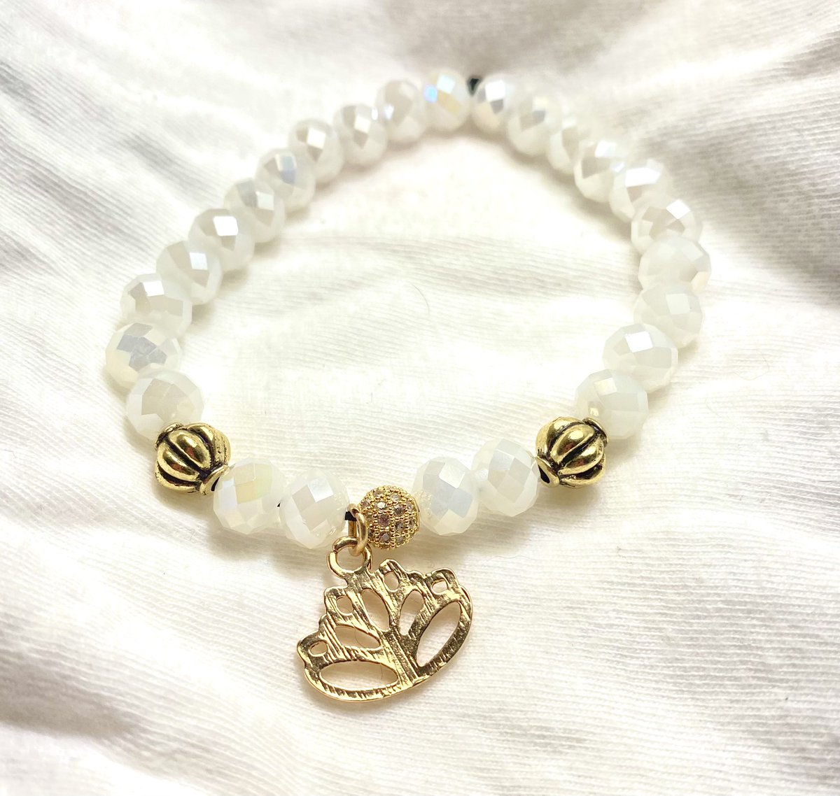 bubblegummac's tweet photo. Handmade gem jewelry  with golden non-tarnish charms. #smallbusiness #gemjewelry #fashionstyle #trendy #explorepage #charmbracelets #blingjewelry #womensaccessories #diyjewelry #jewelryinspo #goldenaccessories #shopsmall https://t.co/z9fWnD7o8E