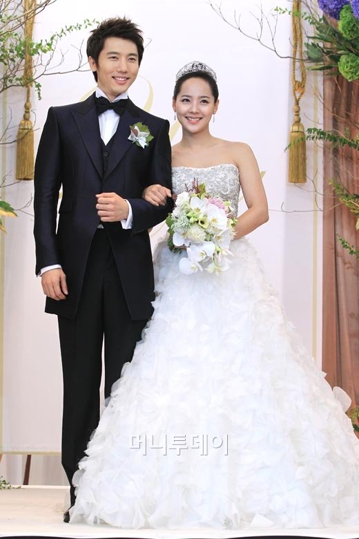 Лучшие свадебные платья от корейских K-Pop звезд