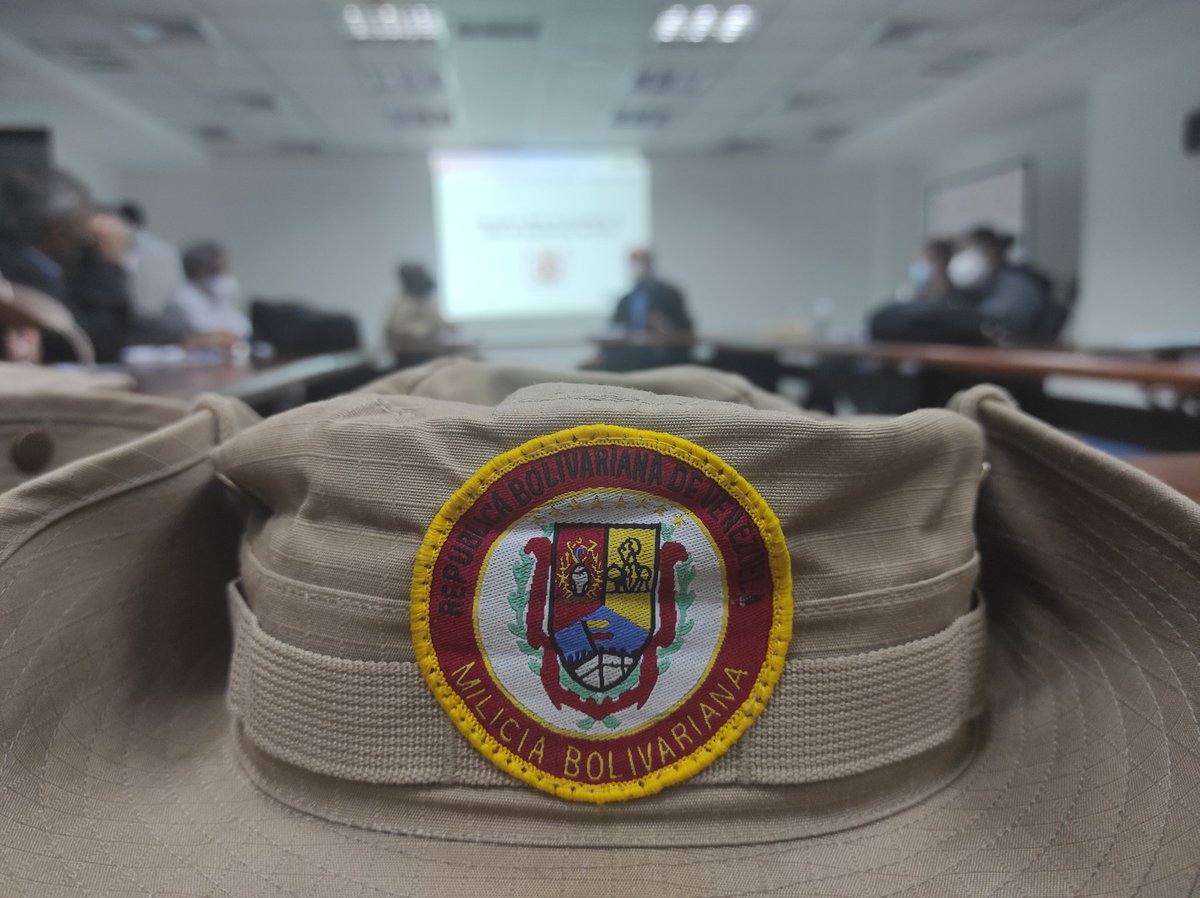 Milicia_ve's tweet photo. 🇻🇪#JUL|| Hoy más que nunca se deben #Fortalecer las bases de compromiso y cooperación para poder transmitirle al #Pueblo seguridad y confianza. 🗣️ de  trabajo en el @MPPPlanifica con el Ministro @rmenendezp, donde se dieron los lineamientos para la integración de la @Milicia_B1 https://t.co/x82Li3Uxbl