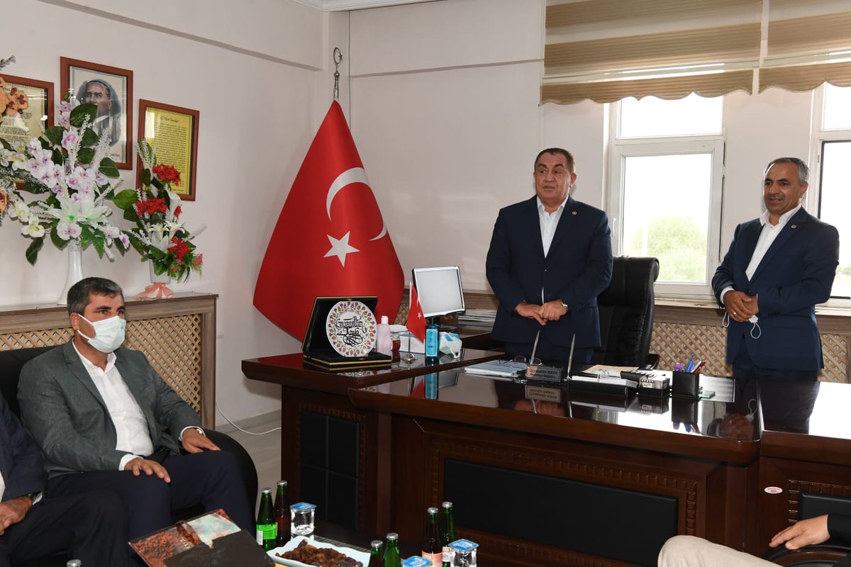 eminsimsekmus's tweet photo. İl Başkanımız Sn. @ibrahimavci49 , İl Belediye Başkanımız Sn. @Feyat_ASYA ve teşkilatlarımız ile birlikte Sarıpınar Belde Belediye Başkanımız Sayın Gıyasettin Kaya’yı ziyaret ederek belde sakinleri ile bayramlaştık. https://t.co/vliKzGabmB