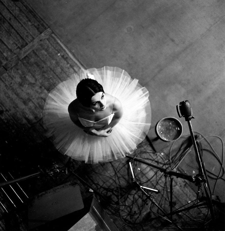 steveitaly's tweet photo. From above

Catherine Verneuil (1963)

# Robert Doisneau https://t.co/Bs6t7lTdNx