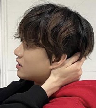 형입술보는 김졍우표정 ㅋㅋ