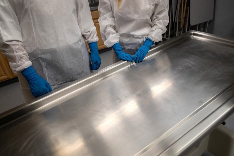 Mortuaries bearing brunt of unrest, says funeral association

bit.ly/36SA7en

<a href="/ecr9495/">East Coast Radio</a> | <a href="/NomfundoSeabre_/">Nomfundo Ngcobo</a>