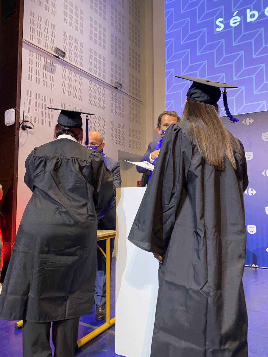 Magnifique reconnaissance méritée pour nos collaborateurs lauréats de l’#ecoledesleaders de <a href="/CarrefourFrance/">Carrefour</a> en présence de <a href="/BaitiehRami/">Rami Baitiéh</a> et <a href="/bompard/">Alexandre Bompard</a> : notre entreprise fait progresser par le mérite, et c’est une aventure à la fois émouvante et inspirante pour nous tous