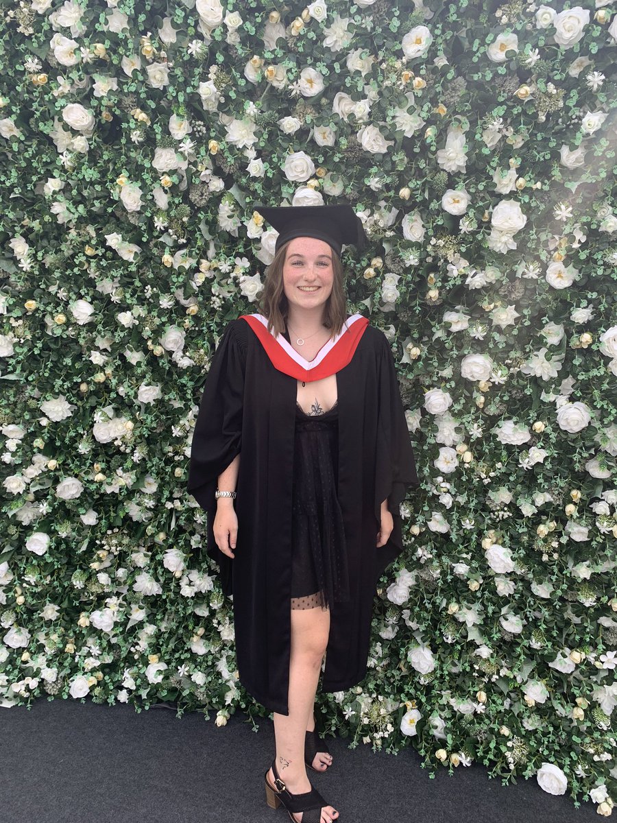 madi_ox's tweet photo. Ya girl has graduated with a first class honours degree👩🏻‍🎓 https://t.co/goYRt1IGlZ