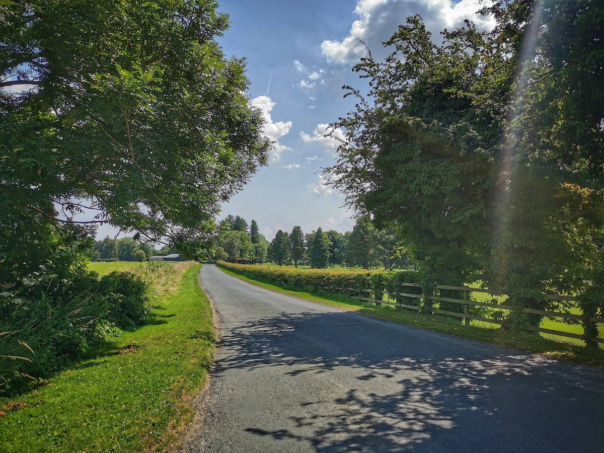 ZoeWestermanBLB's tweet photo. Today's lunchtime spin in the sun. A cool 28° ☀️☀️☀️ #hot #beyoubybike #wfoc #yorkshirecycling #ilkley https://t.co/foPNfVVV78