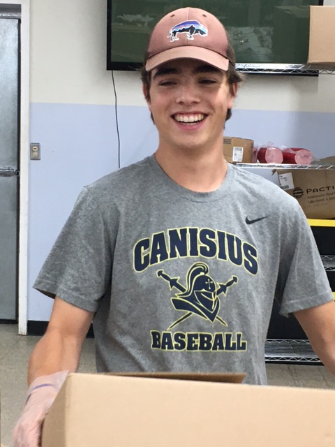 CanisiusHS's tweet photo. Canisius student volunteers are working hard at St. Luke's Mission of Mercy this week helping prepare lunch for visitors.
#MenForOthers #WhyCHS https://t.co/JTc6Q6JUNW