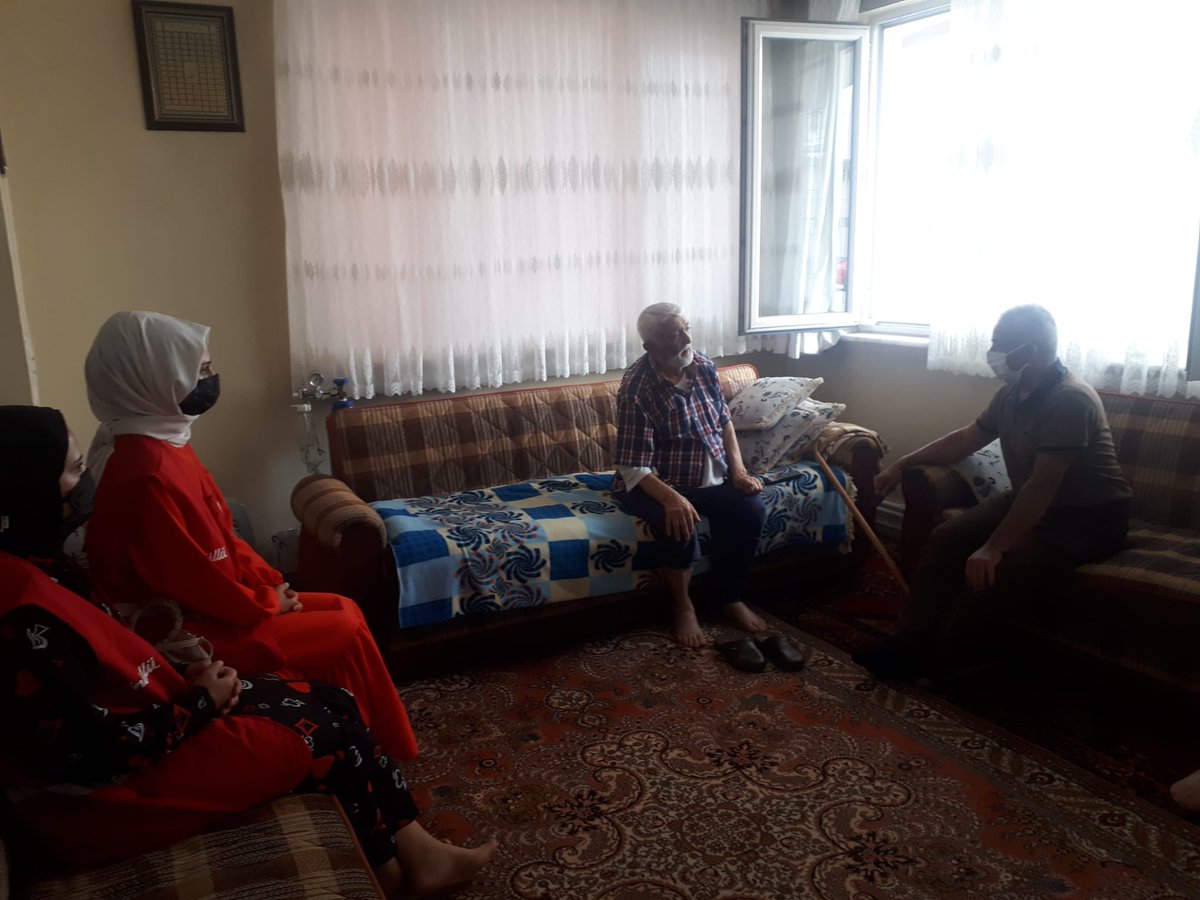 Türk Kızılay Kayseri-Talas Şubesi olarak bağışçılarımızı ziyaret ederek bayramlarını kutladık... 
#HilalOlsun #kizilaykadin #hayırlıbayramlar