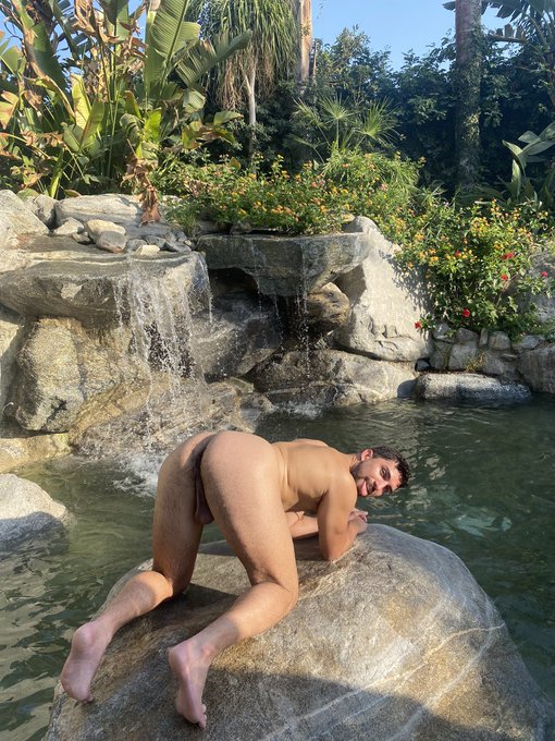 RT if you would fuck me in the open 🏝 🤤 https://t.co/Kof7tr5rkC