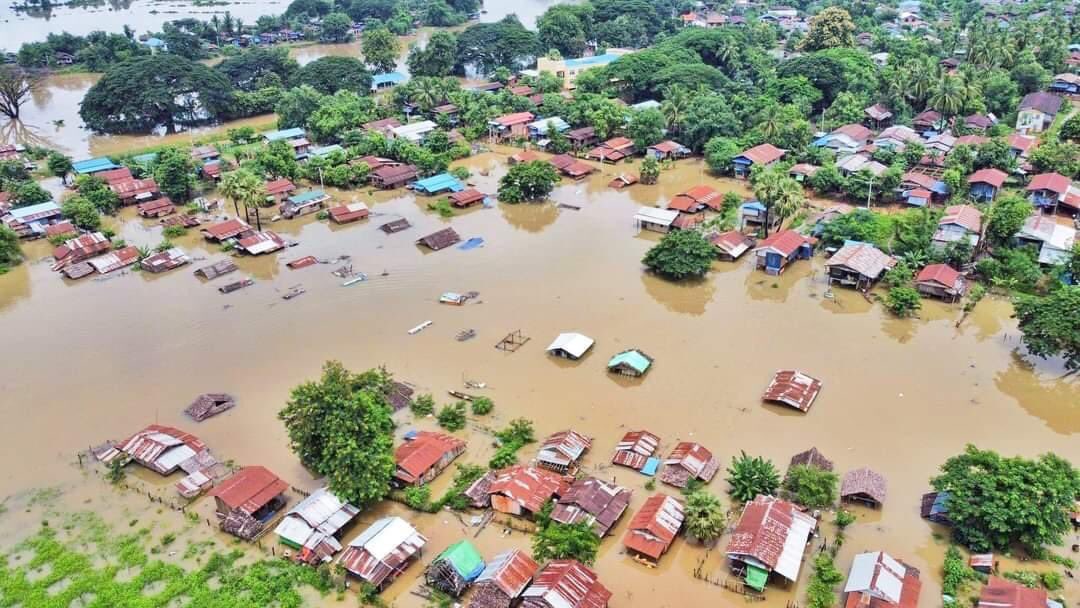 JeonSu13074973's tweet photo. Scenes of at least 80 houses from (6) ward, LowLands areas, were flooded in #KyarInnSeikKyi tsp #Karen State due to Heavy Raining for 3 continuous days and rise in #Zami River Water Levels. 

#WhatsHappeningInMyanmar
#WhatsHappeningInKatenState
#July22Coup https://t.co/Pfeqztn4fW