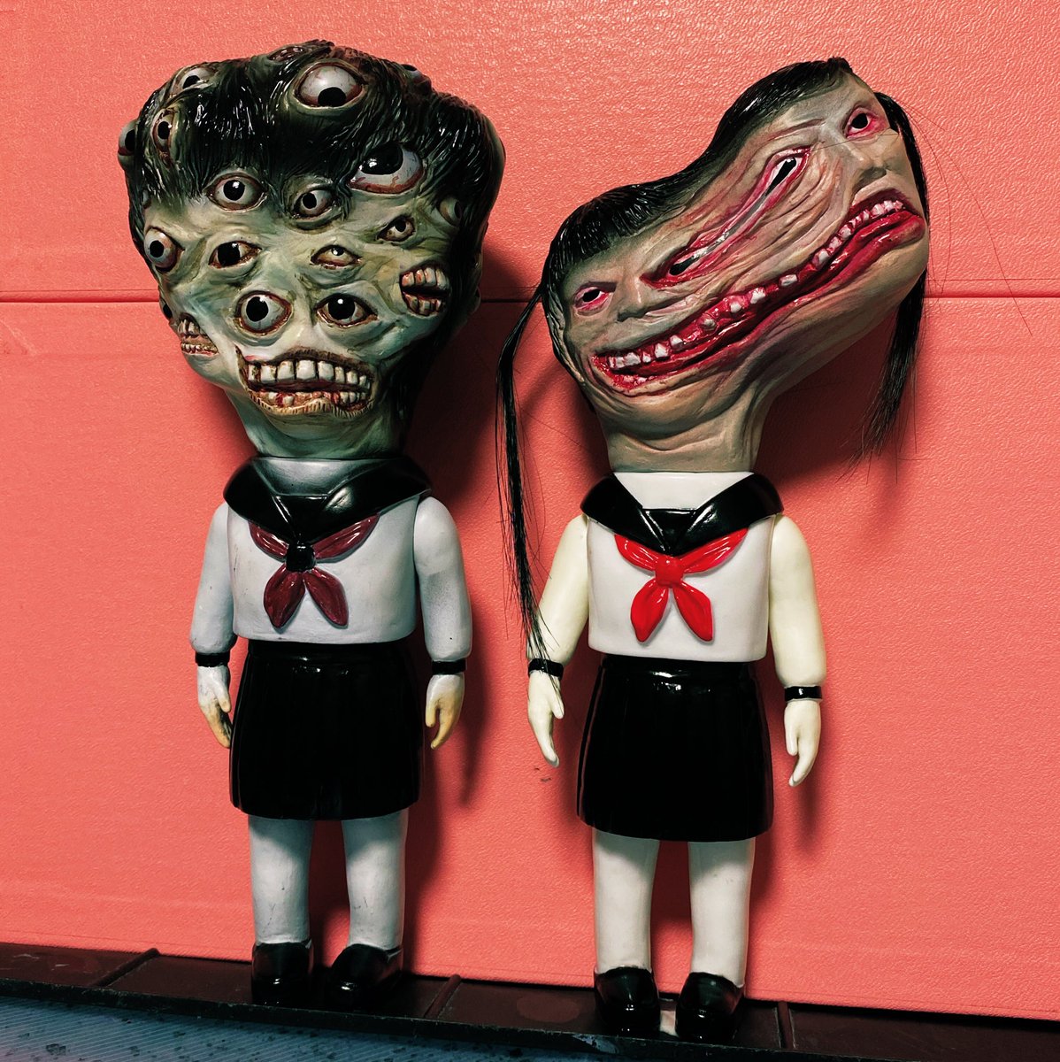 姉妹 #墓場の画廊 #墓場の学校 #暗黒エンターテイメント #闇玩具