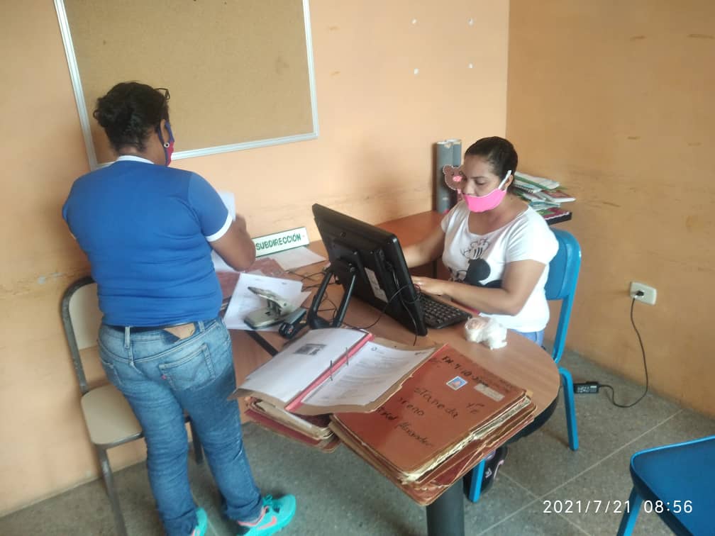 Fundabit Yaracuy (@fundabit_yaracu) on Twitter photo #22Jul 🖥️ Apoyando a los profesores de 6to grado de la EB "Hugo Chávez" con el llenado de los informes pedagógicos y las constancias de prosecución para los estudiantes que son promovidos. Tutora Mary Pineda
<a href="/MPPEDUCACION/">MPPEDUCACION</a>
<a href="/Fundabit_/">FundabitOficial</a>
<a href="/leivi24/">Leivi/Oceanía</a>
#Hito3Millones600Mil
#SomosFundabit #22Jul 🖥️ Apoyando a los profesores de 6to grado de la EB "Hugo Chávez" con el llenado de los informes pedagógicos y las constancias de prosecución para los estudiantes que son promovidos. Tutora Mary Pineda
<a href="/MPPEDUCACION/">MPPEDUCACION</a>
<a href="/Fundabit_/">FundabitOficial</a>
<a href="/leivi24/">Leivi/Oceanía</a>
#Hito3Millones600Mil
#SomosFundabit
