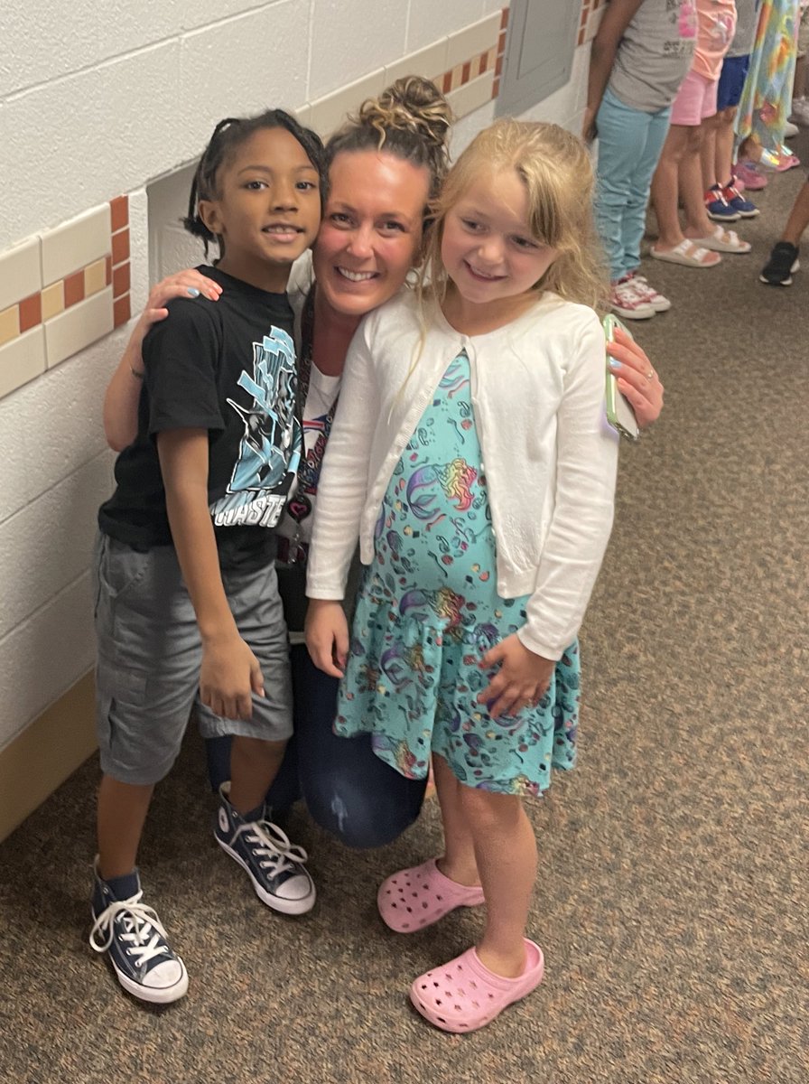 It’s a wrap on Sports Week at Summer Reading Program! Students wrote their opinions throughout the week, supported opinions with details, and today wore some favorite sports gear. Go team! 🏅<a href="/PettiferSuz/">Suzanne Pettifer</a> <a href="/GreeceCentral/">Greece Central</a> <a href="/RobertsWesleyan/">Roberts Wesleyan University</a>