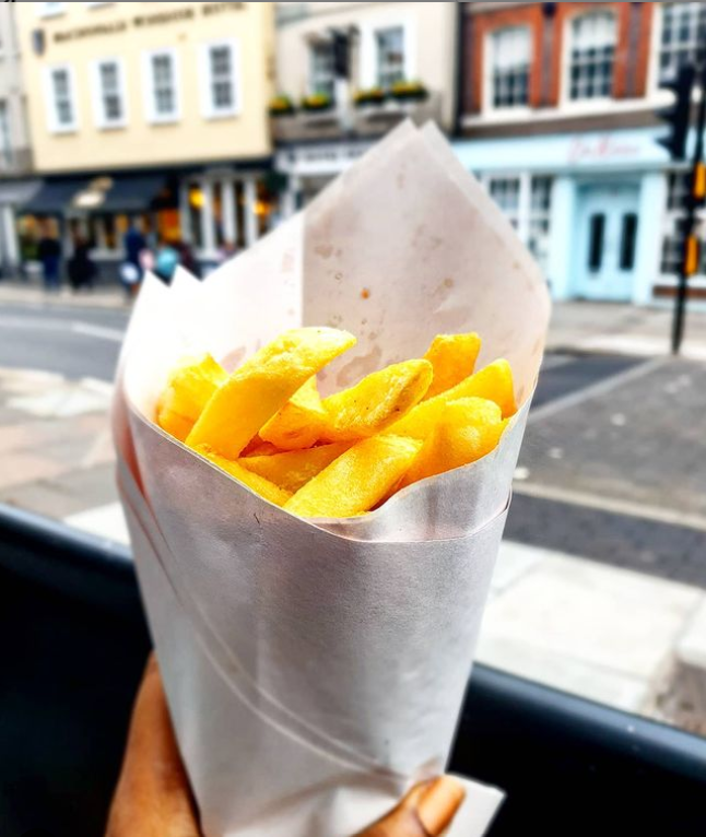 FishAndChipLove's tweet image. Chips to go, please! Chippy chips are the best chips – who agrees? 🙋‍ 
📸 instagram.com/food.art.inspo/ 
#LoveFishAndChips