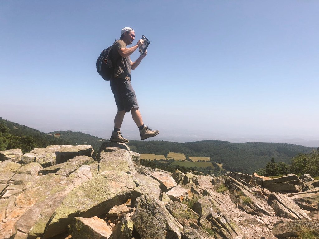 Epsiloon_mag's tweet photo. Episloon vous suit partout ! ♾️
Merci pour vos cartes postales de vacances 🗺️🖼️🌄
🤗
Continuez de nous les envoyer ! https://t.co/AwRR1HAbpI