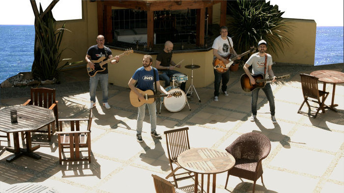 "Coses de l'estiu" és el resultat de la unió entre <a href="/pops_cat2018/">Pops</a> i <a href="/DavidBitter15/">David Bitter</a> 🌞🎵 <a href="/MiquelZafra/">Miquel Zafra 🎧</a> ha parlat amb ells! 

▶️ radio.montornes.cat/radios/la-inte…