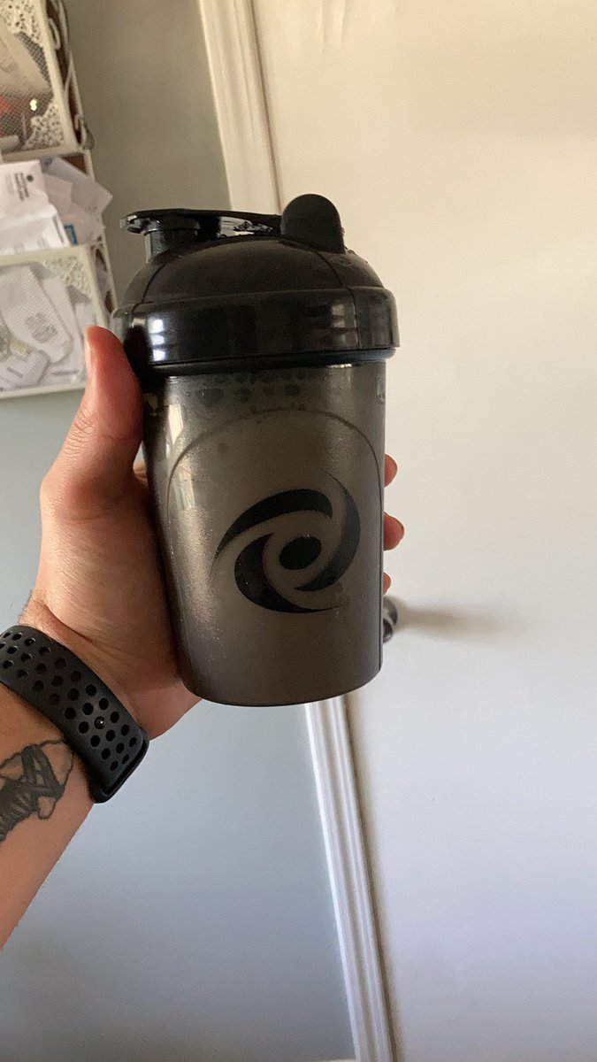 felex_73's tweet photo. Brooo @jaaay64 if you haven’t yet, you have to try the strawberry shortcake @GFuelEnergy with milk instead of water. Official review is DANG good out of 10! 
#GFUEL #strawberry #fixitcafe https://t.co/xPf4tHlds4