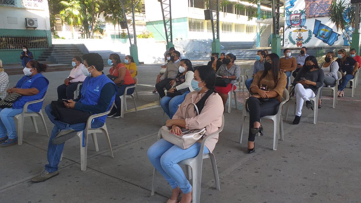 Educacion_Ec's tweet photo. El proyecto “Aprender y estar protegidos” de @Plan_Ecuador, integra acciones que fortalecen el conocimiento y los recursos de adolescentes para aprender y responder a la violencia de género. Se implementan acciones en beneficio de los estudiantes.
#ExcelenciaEnEducación https://t.co/vJxbjAUpOp
