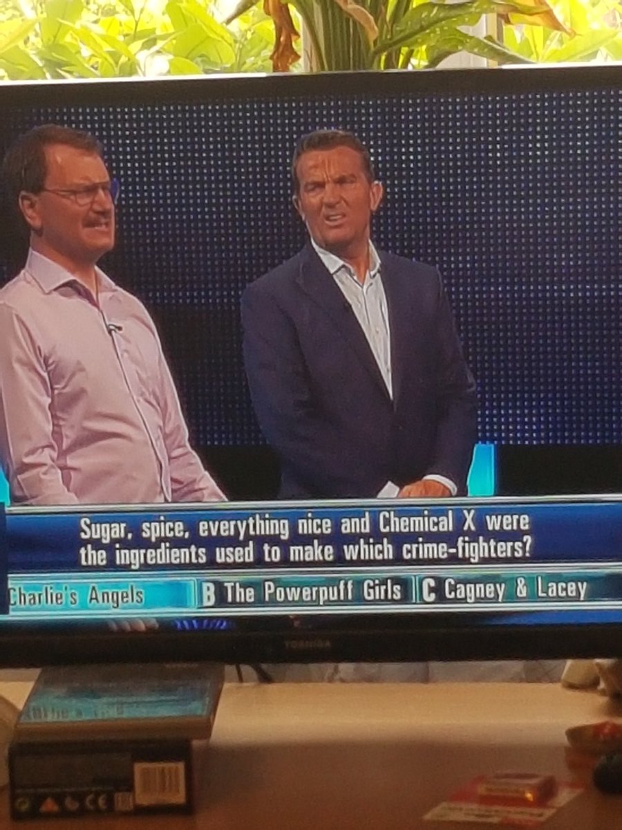 BarnsleyGreen's tweet image. Bradley's face summing up what EVERYBODY watching is thinking looking at his answer!! #TheChase #PowerPuffGirls #UseYourLogic