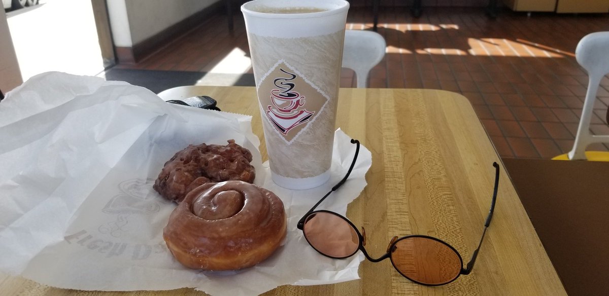 godVeveryone's tweet photo. @hragv @cmonstah no hay un mini #maplebar @cmonstah cuando lo inventan te compro una dozena @LoudenStudio @Saber @ChantalMenard yo no soy mini..pero se me hace que esto es #vegan @hragv #donas son milagrosas @latimesfood @LATACO @ROGERGASTMAN @RideCannondale @RideShimano https://t.co/cjiu4FNicp