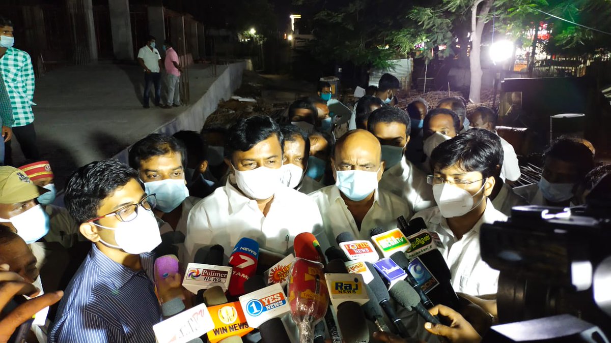 திருப்பூர் மாநகரில் 10 ஆண்டுகளாக கிடப்பில் போடப்பட்ட மேம்பாலப் பணிகளை மாண்புமிகு செய்தித்துறை அமைச்சர் <a href="/mp_saminathan/">M.P.Saminathan - தமிழ்நாட்டை தலைகுனிய விடமாட்டேன்</a> அவர்களுடன் சென்று ஆய்வு செய்து பணிகளை விரைந்து முடிக்குமாறு அதிகாரிகளுக்கு ஆலோசனை வழங்கினோம்
<a href="/mkstalin/">M.K.Stalin - தமிழ்நாட்டை தலைகுனிய விடமாட்டேன்</a> <a href="/evvelu/">E V Velu - தமிழ்நாட்டை தலைகுனிய விடமாட்டேன்</a> <a href="/kranthi_tweet/">kranthi kumar P</a> <a href="/TPRDtCollector/">District Collector Tiruppur</a> <a href="/tiruppurcorp/">Tiruppur Corporation</a>