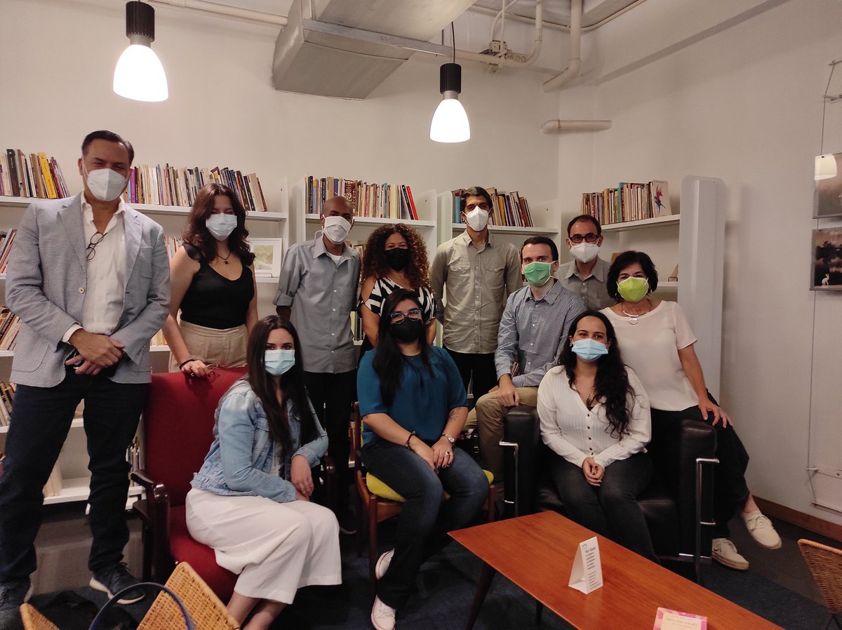 Hoy tuvimos el acto de premiación del 6° Concurso Nacional de Poesía Joven Rafael Cadenas en nuestra sede. Con la participación de <a href="/AutoresVzlanos/">Autores Venezolanos</a> <a href="/TeamPoetero/">Team Poetero</a> y <a href="/Banesco/">Banesco Banco Universal</a>