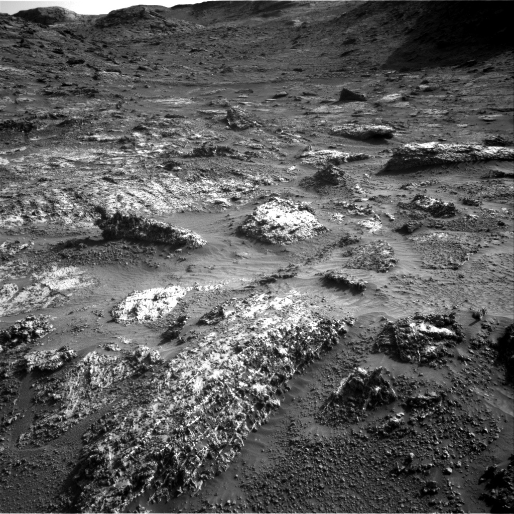 MarsMissionImgs's tweet photo. #CuriosityRover image taken on #Sol3183 at 3:42:22.990 PM with #Navcam #Mars #NASA #Space https://t.co/y0WwkysXdz