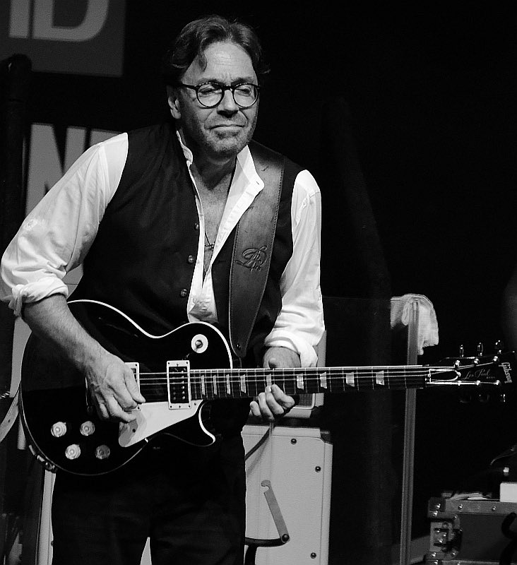 Happy 67th birthday to ageless wonder, Al Di Meola. 