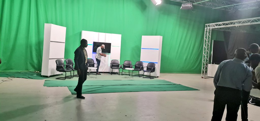 LitsaniChoukran's tweet photo. Programme de délibération du concours #LOGORTNC:
* 23 juillet 2021 à 20h00 : lancement et ouverture de la plateforme de vote en direct. Le public vote pour 2 finalistes durant 7 jours.
* 31 juillet 2021 à 20h00 : présentation du nouveau logo de la RTNC. https://t.co/YUuqO68WTU