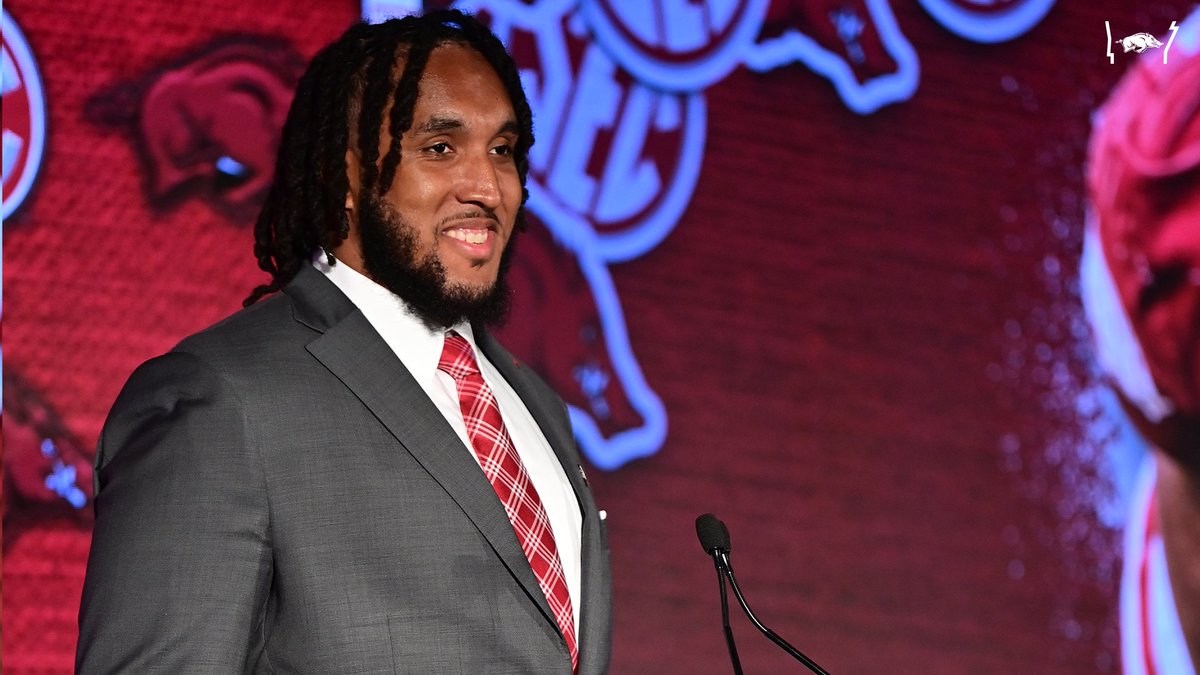 RazorbackFB's tweet photo. All smiles https://t.co/t45vofUgsd