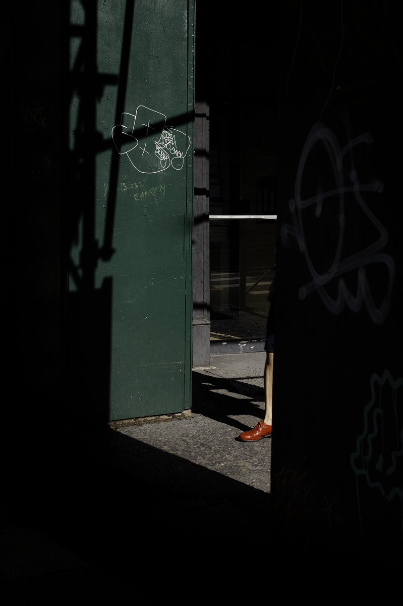 TheEstherWoo's tweet image. I’m normally a night shooter but if I’m out during the day, I want that extra harsh lighting #nyc #streetphotography