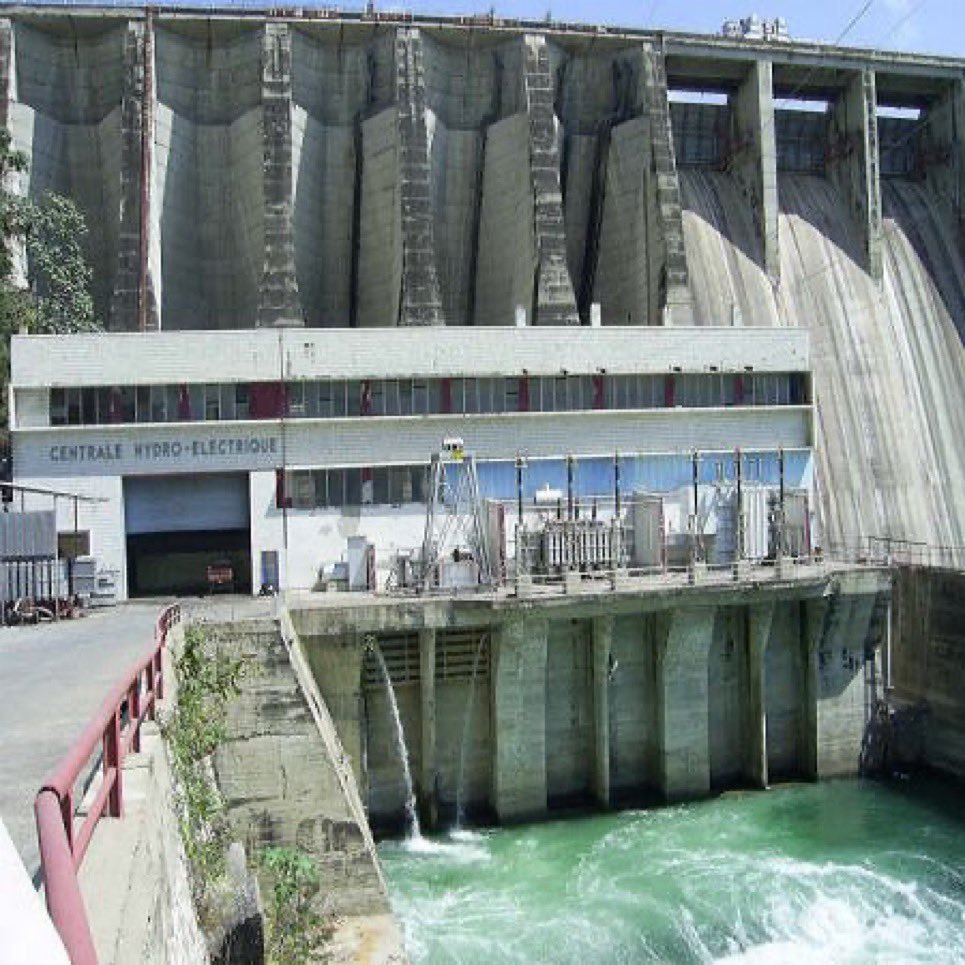 calixev's tweet photo. La centrale de Péligre (54 MW) a été inaugurée le 22 juillet 1971. Cinquante ans plus tard, sous le leadership du Pdt Jovenel Moise, une nouvelle centrale à gaz de 60 MW est disponible pour alimenter la région métropolitaine. Le rêve d’électrifier notre Haïti chérie se poursuit. https://t.co/uO61zPHFZL