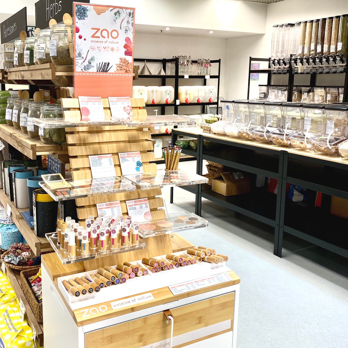 In the Wimbledon area? Visit <a href="/ZeroShopLondon/">Zéro</a>, to discover their stunning collection of Zao products! 

The first zero waste shop in Wimbledon, go along for a browse, discover an array of planet friendly items and enjoy shopping green! 💚