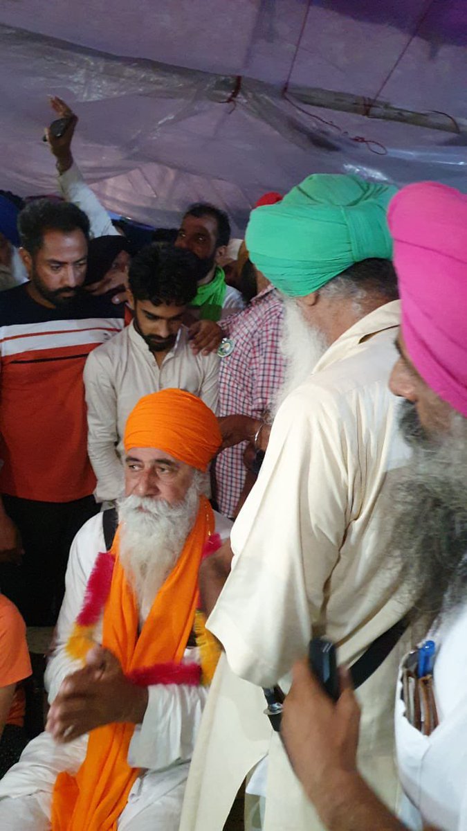 ਅੱਜ ਕਿਸਾਨਾਂ ਅੱਗੇ ਪ੍ਰਸ਼ਾਸ਼ਨ ਨੂੰ ਝੁੱਕਣਾ ਪਿਆ ਤੇ ਕਿਸਾਨਾਂ ਨੂੰ ਬਿਨਾਂ ਕਿਸੇ ਸ਼ਰਤ ਤੇ ਰਿਹਾ ਕੀਤਾ। #किसान_संसद_कूच_करेगा #किसान_आंदोलन_संसद_तक #FarmersProtest_AtParliament #repeallaws_savefarmers #भाजपा_किसान_की_दुश्मन #नहीं_चाहिए_भाजपा #IStandWithFarmers #KisanMajdoorEktaZindabaad