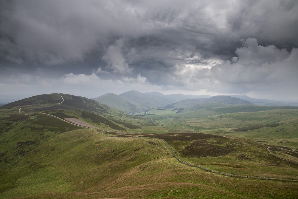 Shutterblink_'s tweet photo. Castlelaw Hill in the Pentlands Regional Park in Scotland.

@ThePhotoHour @NatGeo 
#photo #photography #photooftheday #Scotland #ScotlandIsNow @BBCScotlandNews #summer @AP_Magazine @ScotsMagazine https://t.co/7bdMZ7RvAu