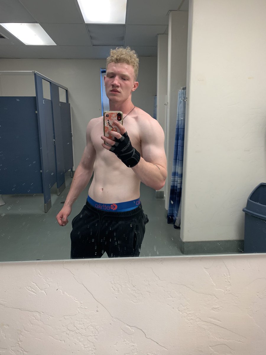 mitchellparmi's tweet photo. Back strong enough to lift worlds (forgive the tan) https://t.co/zFV6DG2xQE