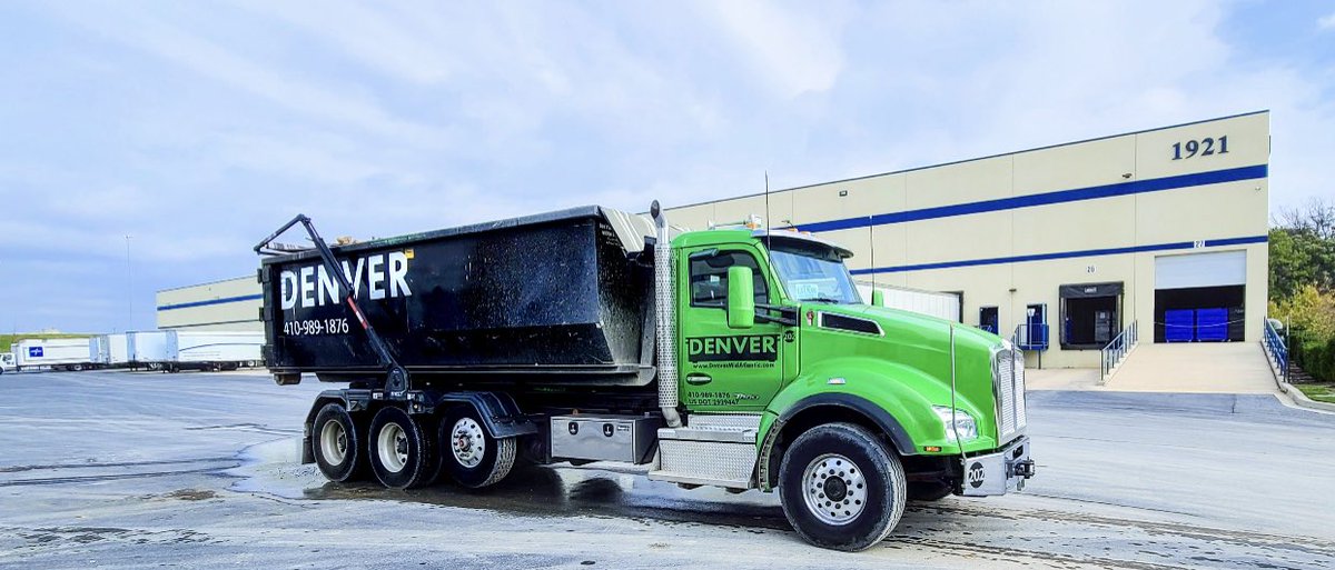 JobsiteSuccess's tweet photo. Standing out. 

You can stand out for all kinds of reasons. We prefer standing out for being outstanding.  

#rolloff #marylandrolloff #marylanddumpsters #hooklift #heavyequipment #cdl #marylandbusiness #marylandcontractor #kenworth https://t.co/WgA5rj2xer