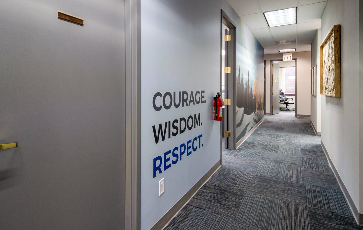 Did you hear? Office graphics make a world of difference when it comes to company culture. In Facility Executive Magazine, read how culture is paramount now that large offices are opening again.  #GreatBigGraphics 

🔗 ow.ly/kWak50FBDDq