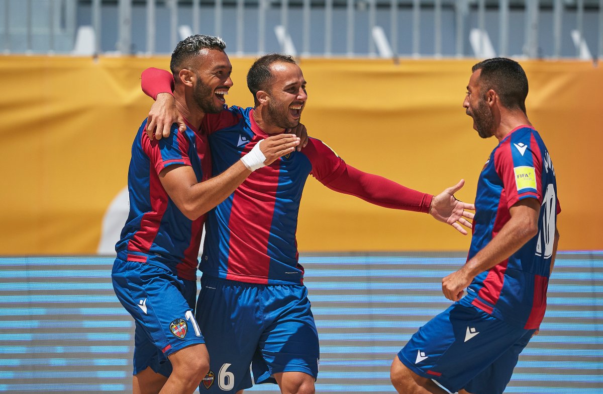 🔵🔴¡¡¡¡¡VIIICCCTOOORIIIIAAAAA!!! 🔵🔴

#LevanteUDPF 4-3 #Málaga 

🏐x2 <a href="/adriilopezz7/">adrii🦦</a> 
🏐 <a href="/DaniPajon84/">Daniel Pajón Gómez</a> 
🏐 <a href="/Edusuarez_9/">Eduard Suarez</a> 

#OrgullGranota 🐸