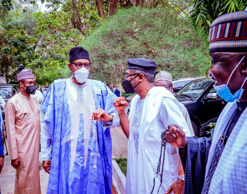 ROS1609's tweet photo. Pictures as @SpeakerGbaja led a delegation of lawmakers to pay Sallah homage to President Muhammadu Buhari in Daura Katsina today.

The Speakers’ delegation also visited the Emir of Daura.

#PMBInDaura #GbajaInDaura https://t.co/zZLGfKorI4